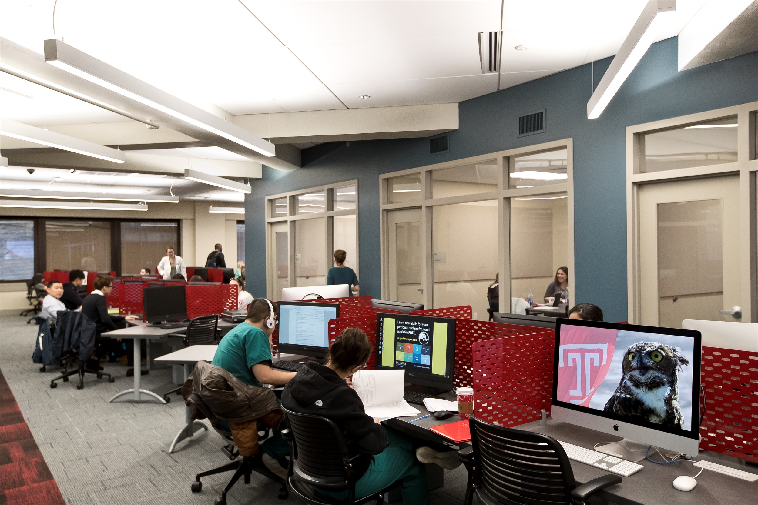 Students working in HSC TECH Center Computer Lab