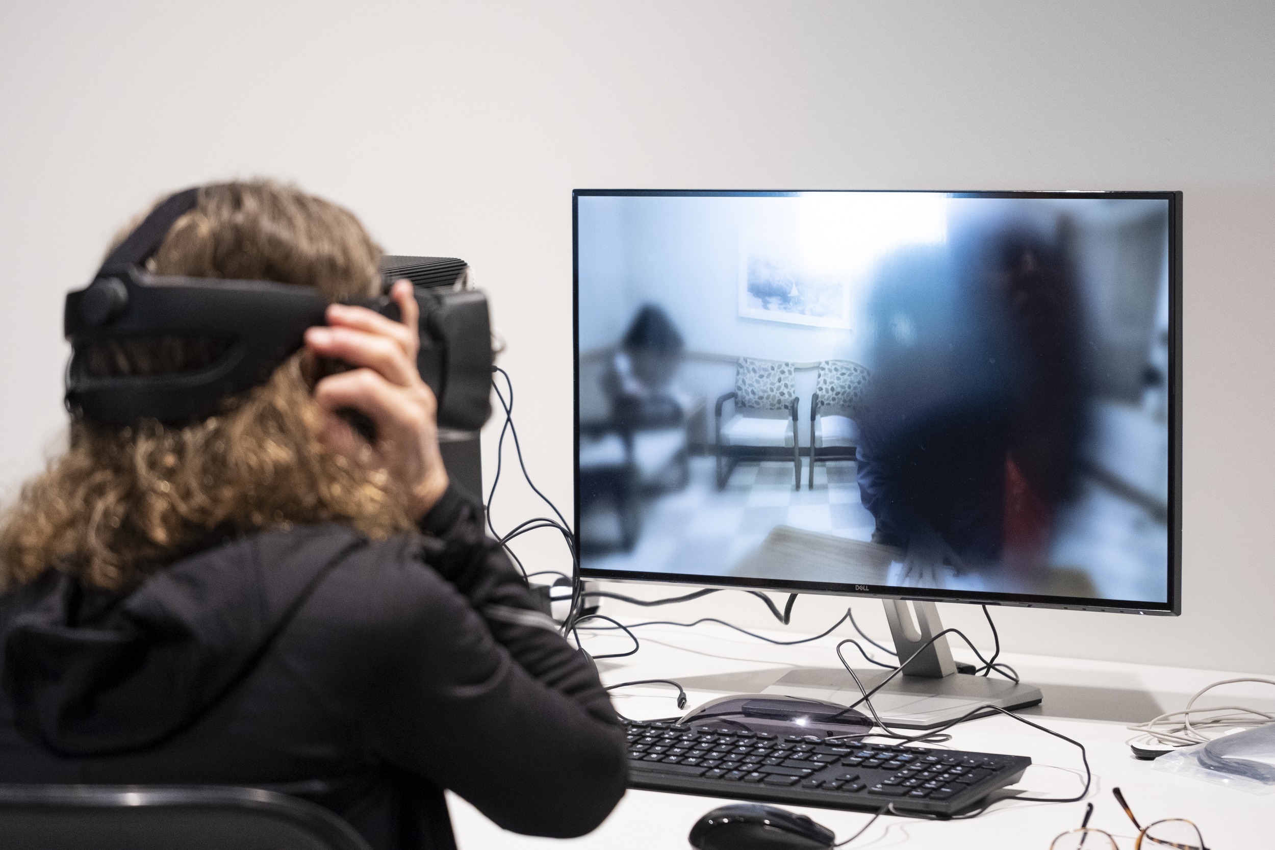 Student using Virtual Reality Simulation Station in Charles Library